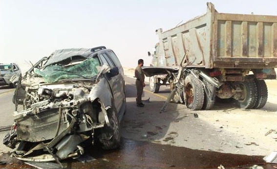 Hacıqabulda ''Mercedes'' yük maşınına çırpıldı, ölən və yaralanan var