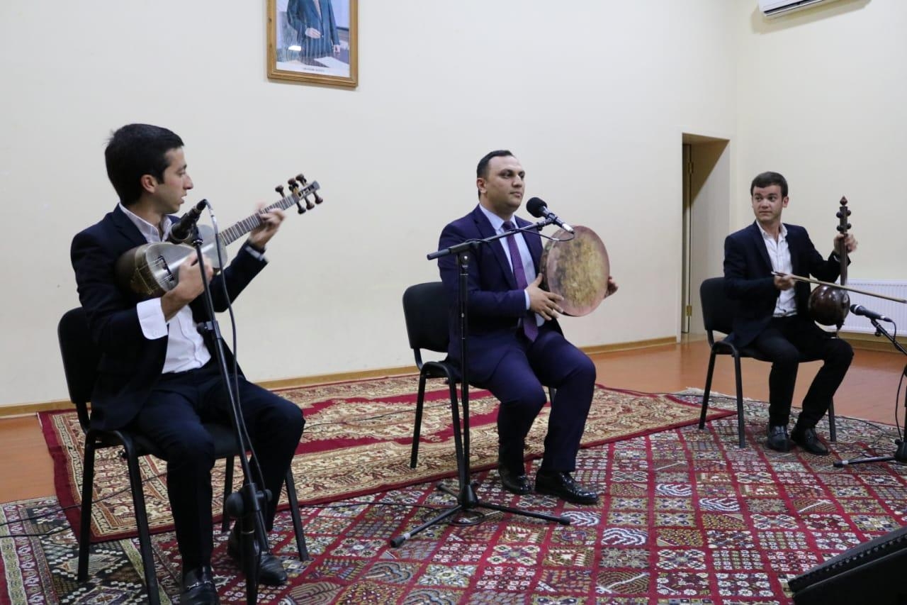 Beynəlxalq Muğam Mərkəzinin “Muğam dünyasına səyahət” layihəsi Buzovna sakinlərinə təqdim edilib (FOTO)