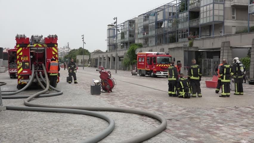 Parisin mərkəzində otel yanıb, xəsarət alanlar var