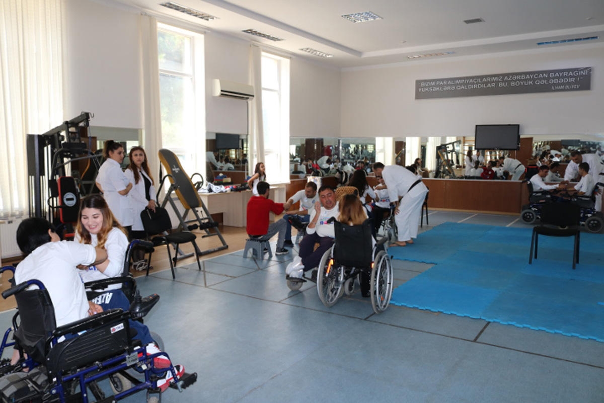 Peşə reabilitasiya mərkəzində Aikido - yapon idman növü ilə tanışlıq təlimləri keçirilir (FOTO)