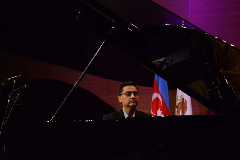 Bakıda meksikalı pianoçunun konserti olub (FOTO)