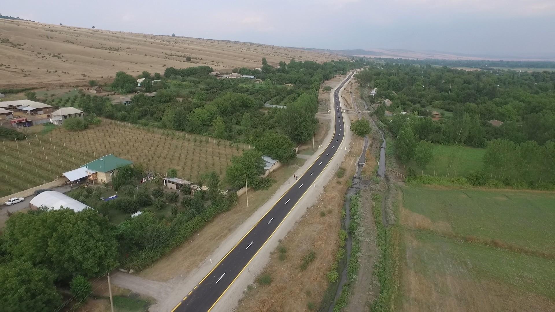 Qəbələdə 37 km uzunluğa malik 2 avtomobil yolu yenidən qurulub (FOTO)