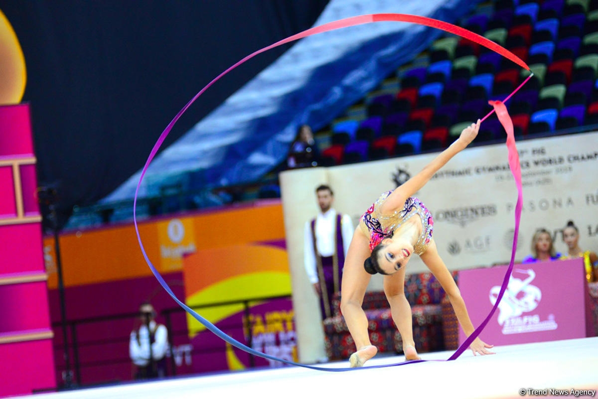 Bakıda keçirilən Bədii Gimnastika üzrə Dünya Çempionatının üçüncü günündən ən maraqlı anlar (FOTO)