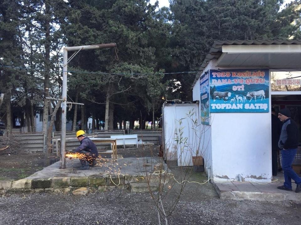 Bakıda qanunsuz heyvan kəsiminin qarşısını almaq üçün reyd keçirilib (FOTO)