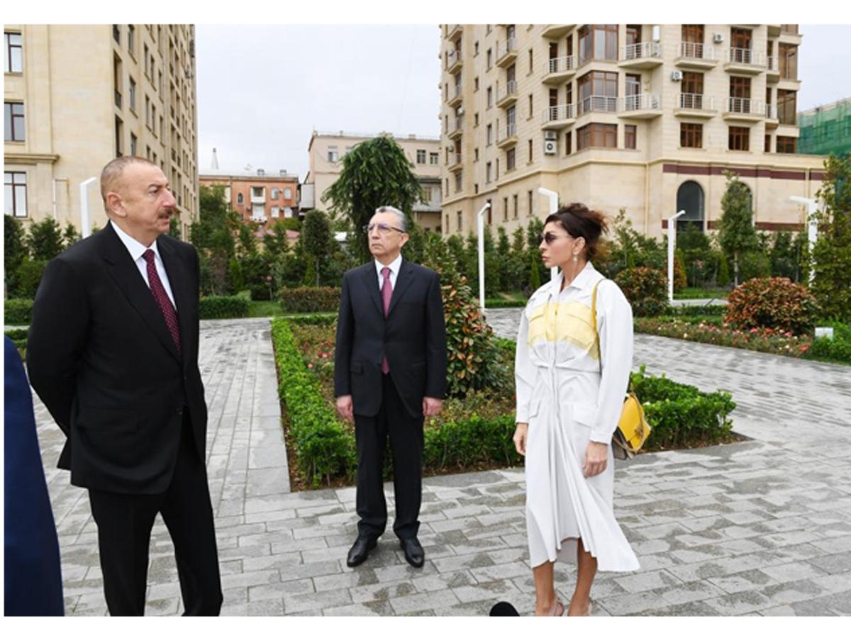 Prezident İlham Əliyev və birinci xanım Mehriban Əliyeva paytaxtda yeni istifadəyə verilən parkda yaradılan şəraitlə tanış olublar (FOTO)