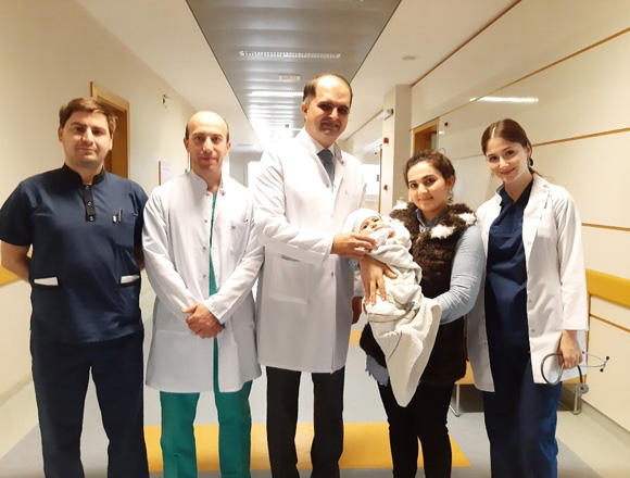 Mərkəzi Gömrük Hospitalında növbəti unikal əməliyyat icra olunub