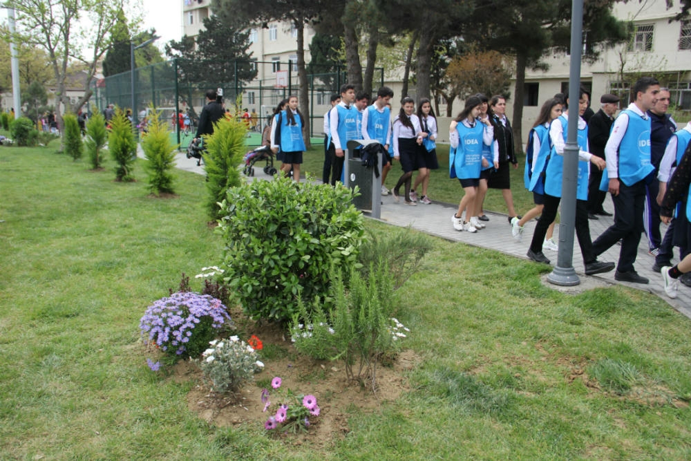 “Bizim həyət” layihəsi çərçivəsində abadlaşdırılan növbəti həyət sakinlərin istifadəsinə verilib (FOTO)