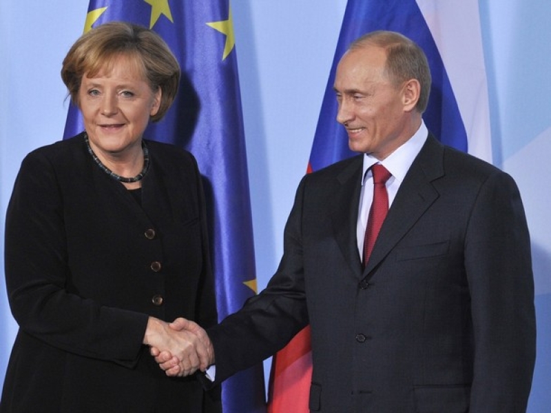 Putin və Merkel arasında telefon danışığı olub