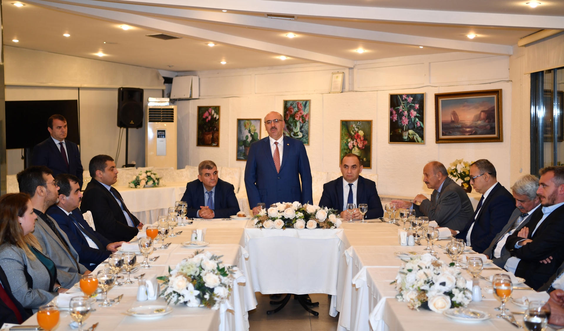 Simpozium iştirakçıları üçün ziyafət təşkil olunub (FOTO)