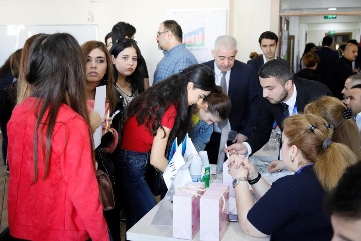 Daha iki təhsil müəssisəsində tələbə və məzunlar üçün aktiv məşğulluq tədbiri keçirilib (FOTO)