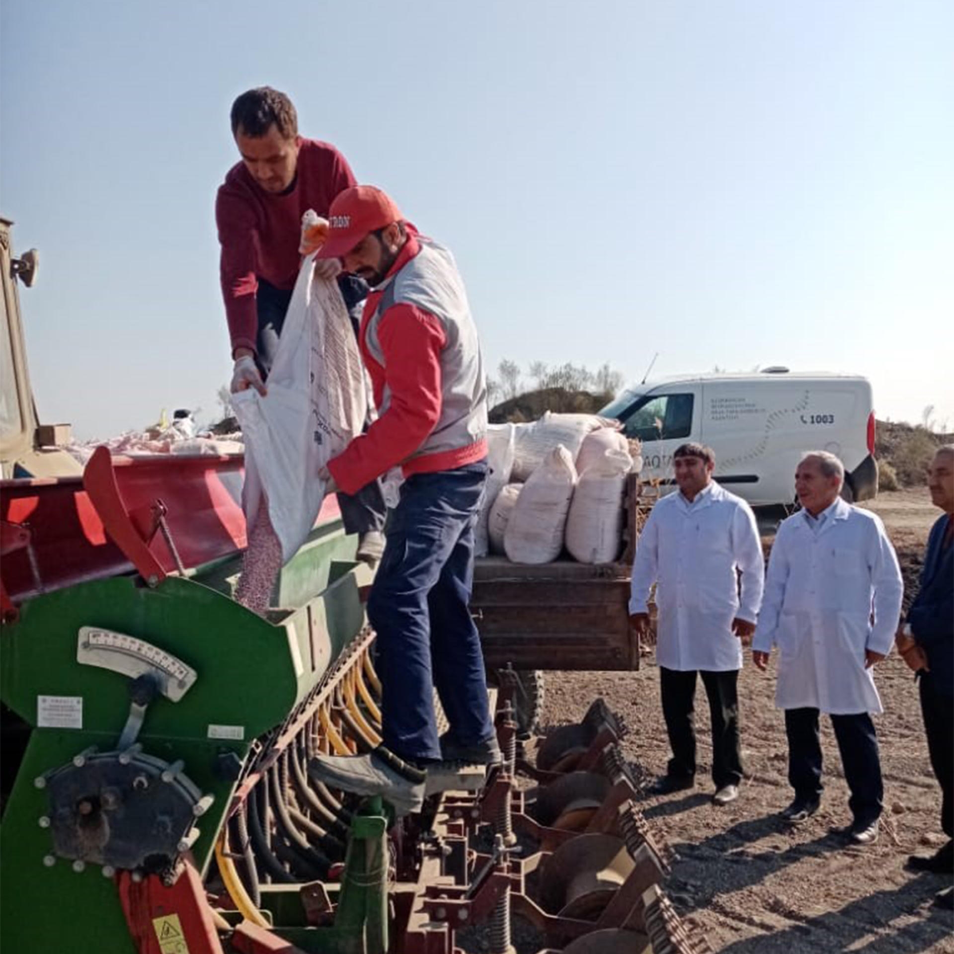 AQTA əməkdaşları Bərdədə səpin üçün nəzərdə tutulan taxıl anbarlarına baxış keçirib (FOTO)