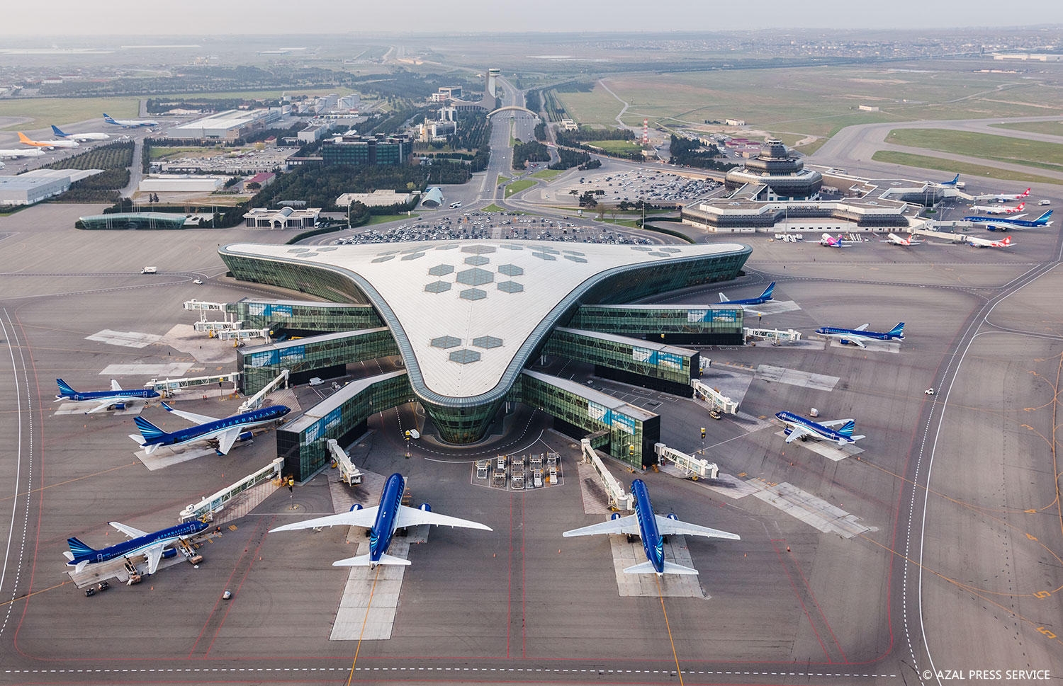Heydər Əliyev aeroportu adi rejimdə işini davam etdirir