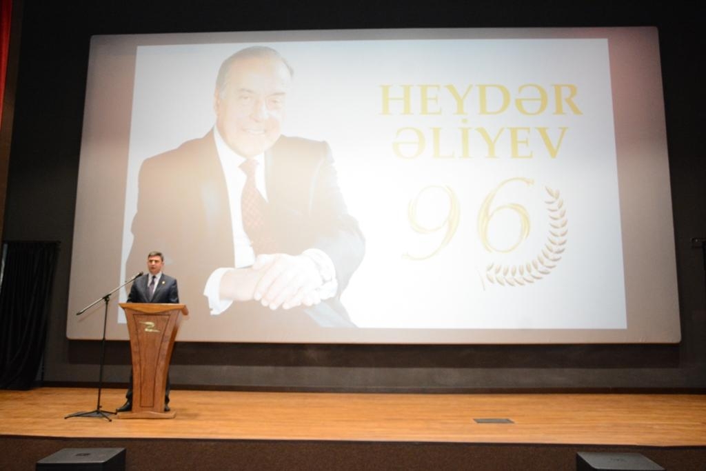 Ümummilli lider Heydər Əliyevin 96 illiyi münasibətilə Xəzər rayonunda tədbir keçirilib (FOTO)