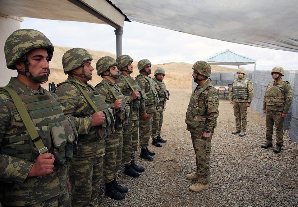 Müdafiə naziri cəbhəboyu zonada yerləşən hərbi hissələrdə olub (FOTO/VİDEO)