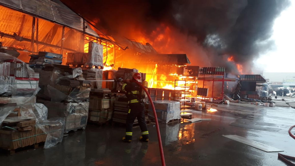 Tikinti materialları bazarındakı yanğın nəticəsində 2 nəfər zəhərlənib