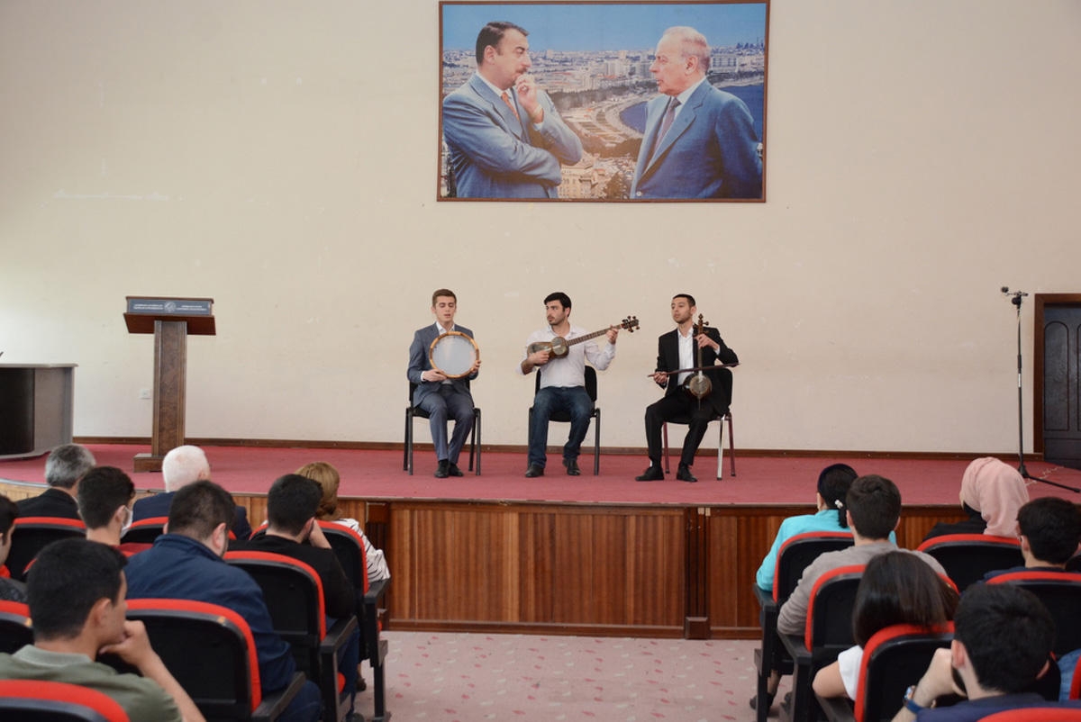 “Ulu öndərin sevdiyi mahnı və şeir çələngi” adlı konsert proqramı keçirilib (FOTO)