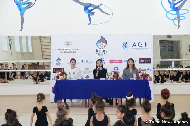 Bədii gimnastika üzrə Azərbaycan milli komandasının üzvləri gənc idmançılarla görüşüblər (FOTO)