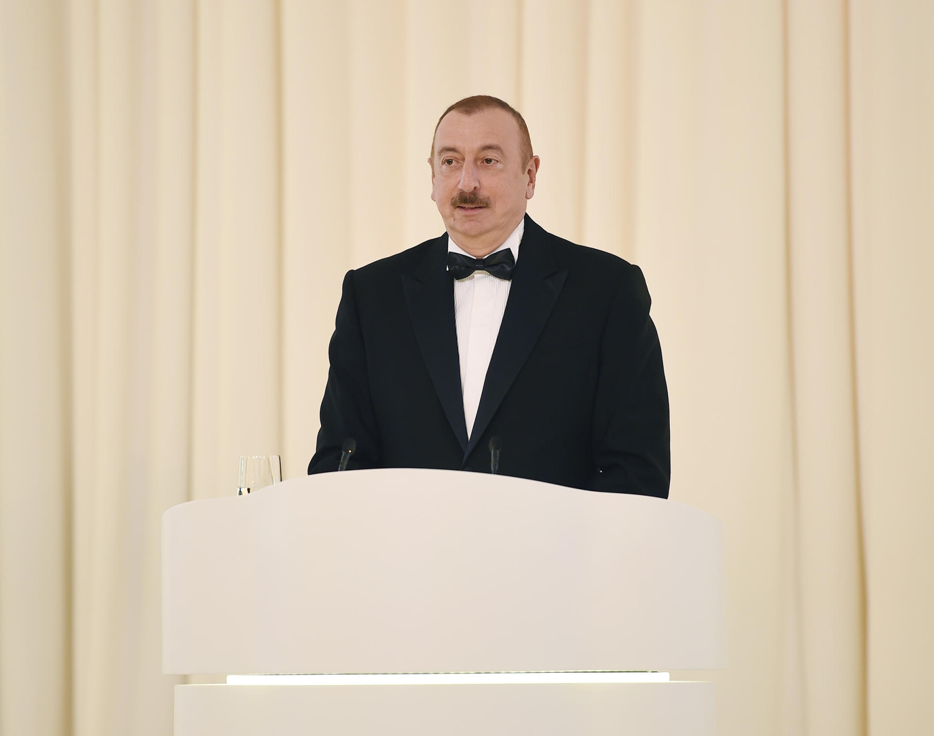 Prezident İlham Əliyev: Heydər Əliyevin dəmir iradəsi, qətiyyəti və gələcəyə yönəlmiş addımları bugünkü Azərbaycanın reallıqlarını böyük dərəcədə müəyyən edir