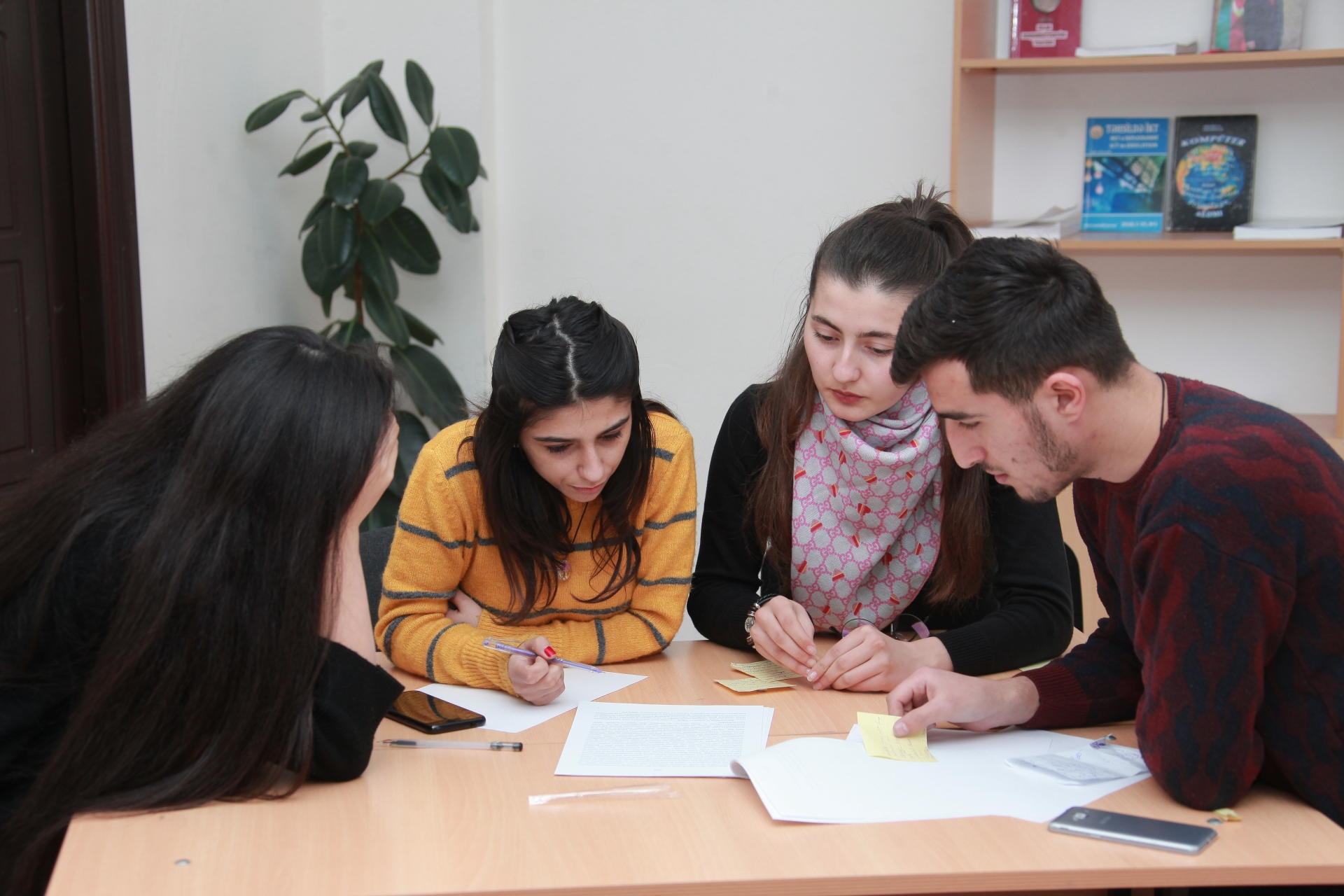 Zaqatalada tələbələrə regionlarda sosial tədqiqat metodlarına dair təlim keçirilib (FOTO)