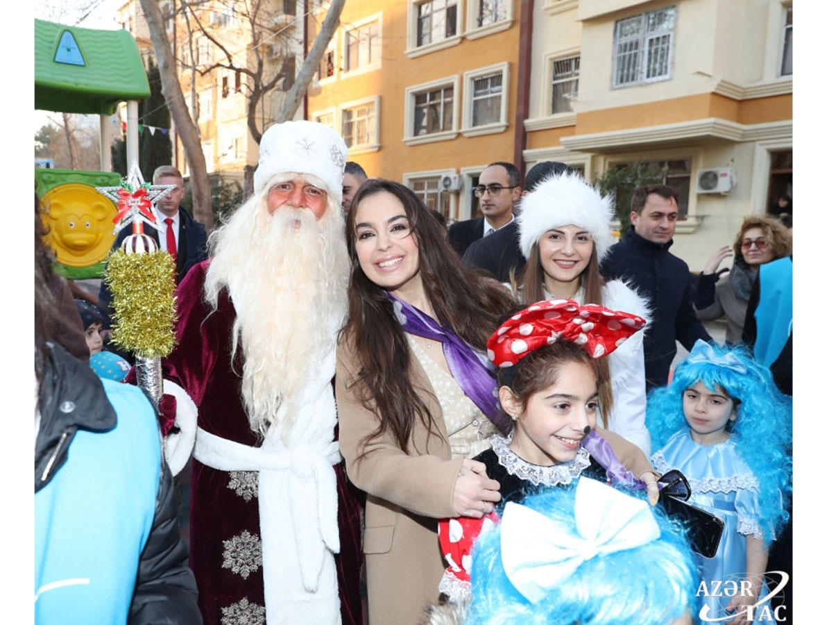 Heydər Əliyev Fondunun vitse-prezidenti Leyla Əliyeva Binəqədidə abadlaşdırılan həyətin açılışında iştirak edib (FOTO)