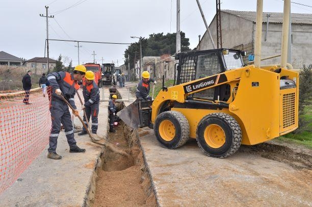 Ramanada 14 km uzunluğunda kanalizasiya şəbəkəsi inşa edilir - ''Azərsu'' Sabunçuda genişmiqyaslı işlərə başlayıb (FOTO)