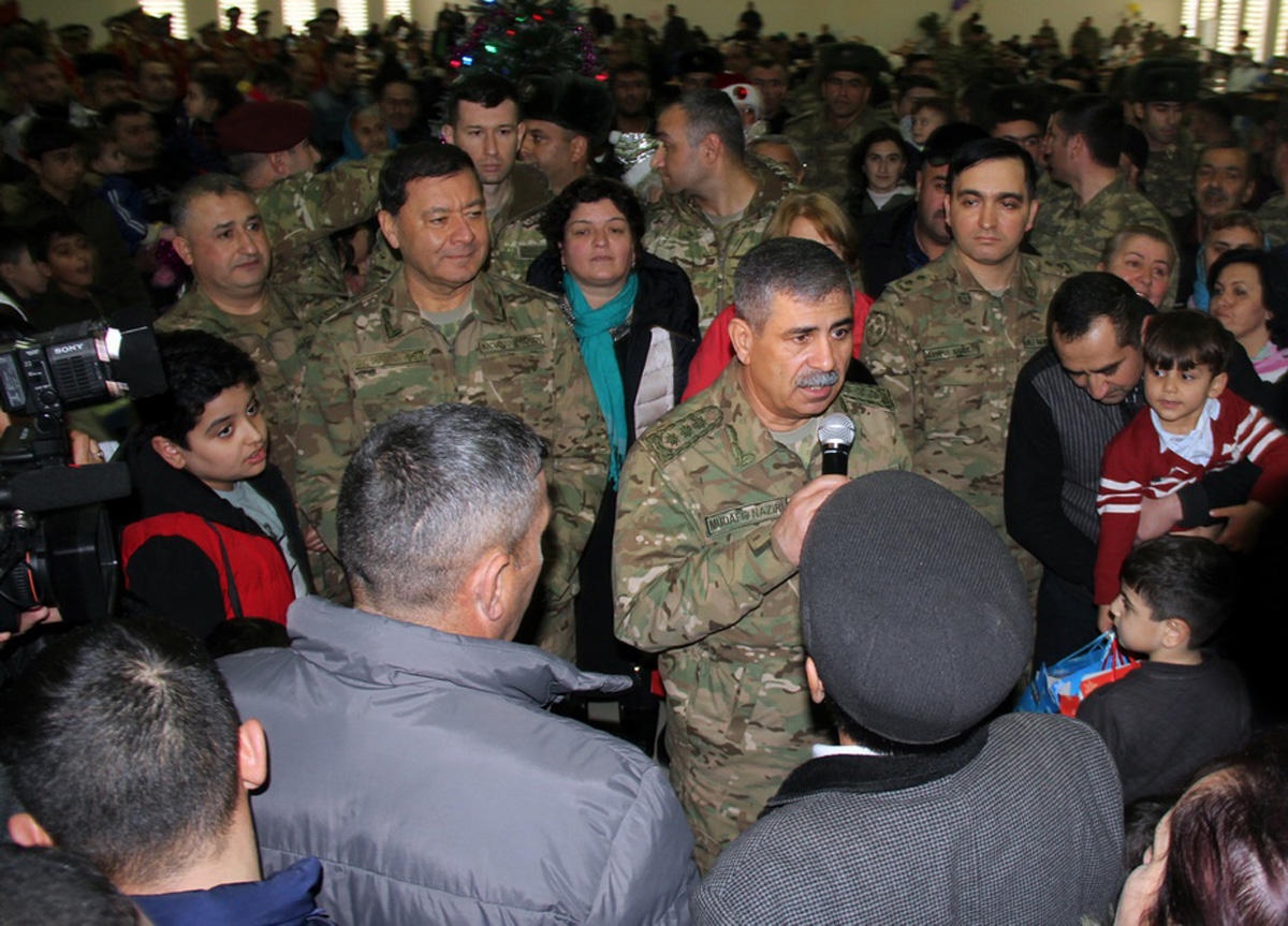 Müdafiə naziri “Açıq qapı günü” tədbirində iştirak edib