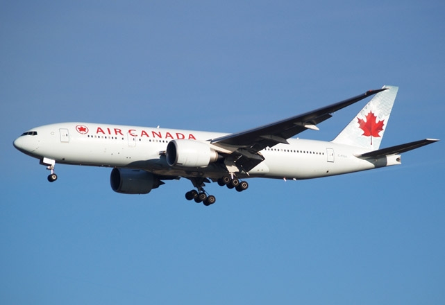 ''Air Canada'' şirkətinə məxsus təyyarə təcili eniş edib