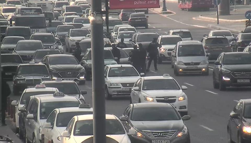 Bakıda daha bir yol qəzası - ''Gənclik Mall''un qarşısında tıxac yarandı