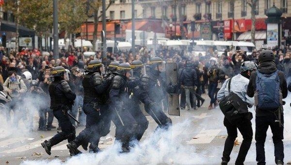 Parisdəki etirazlarda həbs olunanların sayı artır