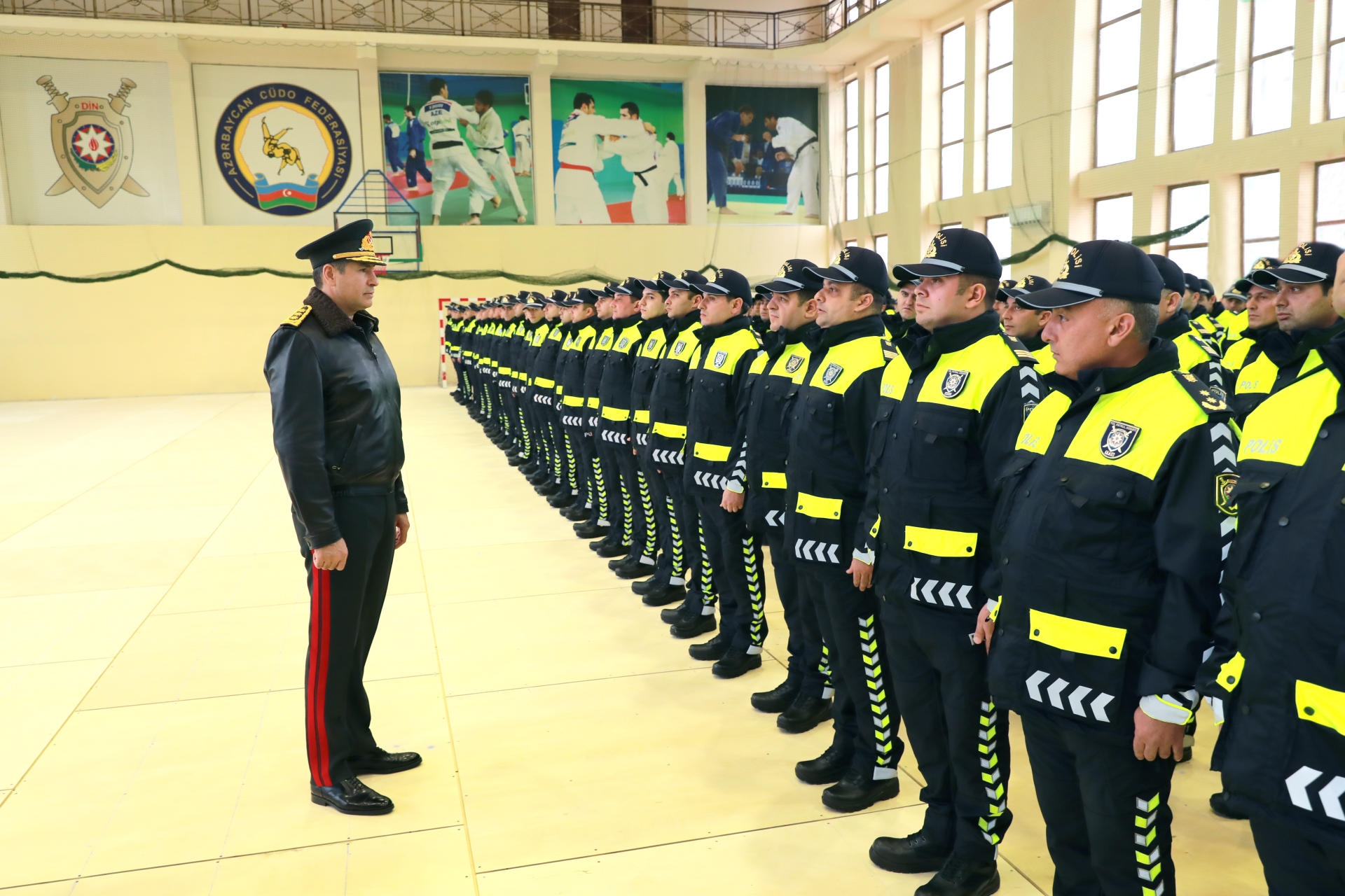 Yaxın vaxtlarda digər polis əməkdaşları da yeni forma ilə təmin ediləcəklər (FOTO)