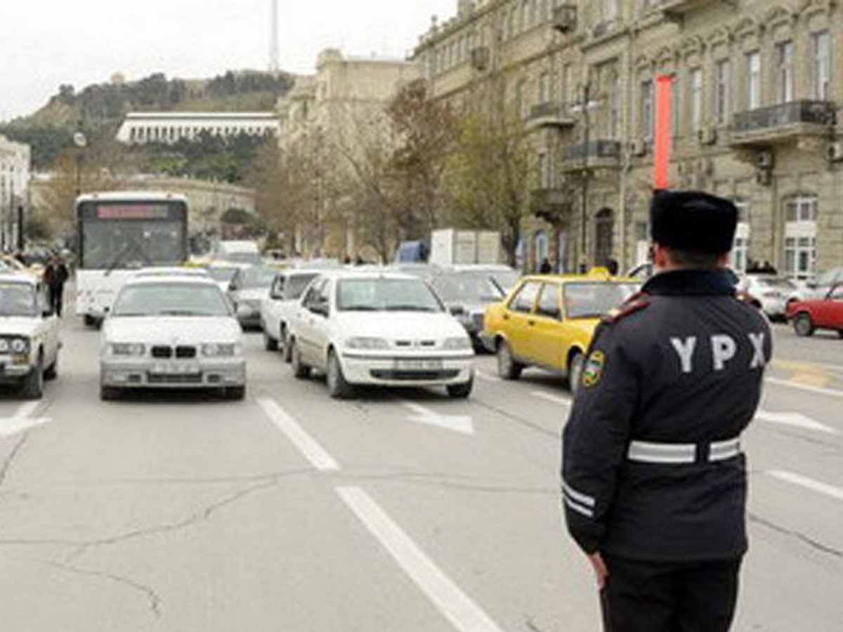 Şəhidlərin xatirəsi bir dəqiqəlik sükutla yad edildi, hərəkət dayandırıldı (FOTO)