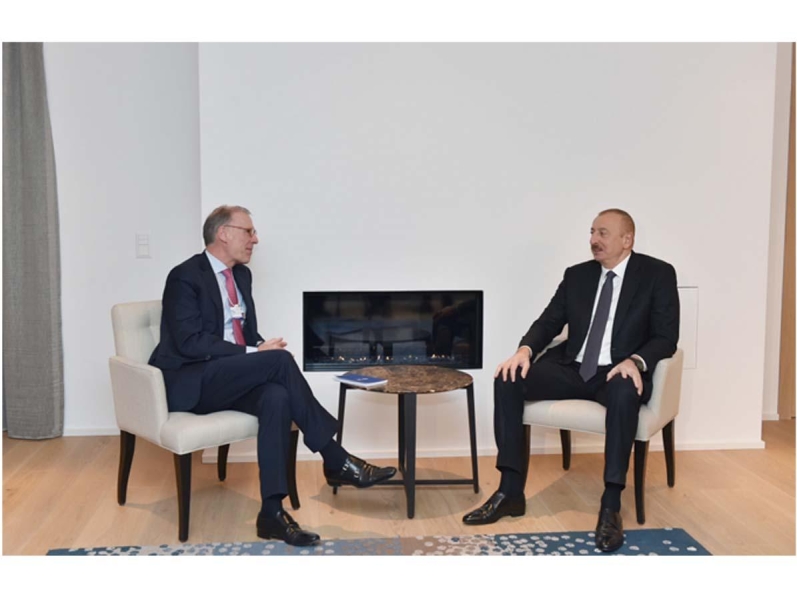 Prezident İlham Əliyev Davosda “Carlsberg Group” şirkətinin baş icraçı direktoru Cees’t Hart ilə görüşüb (FOTO)