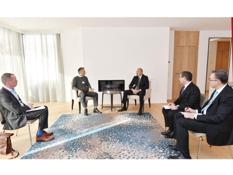 Prezident İlham Əliyevin Davosda “Signify” şirkətinin baş icraçı direktoru ilə görüşü olub (FOTO)
