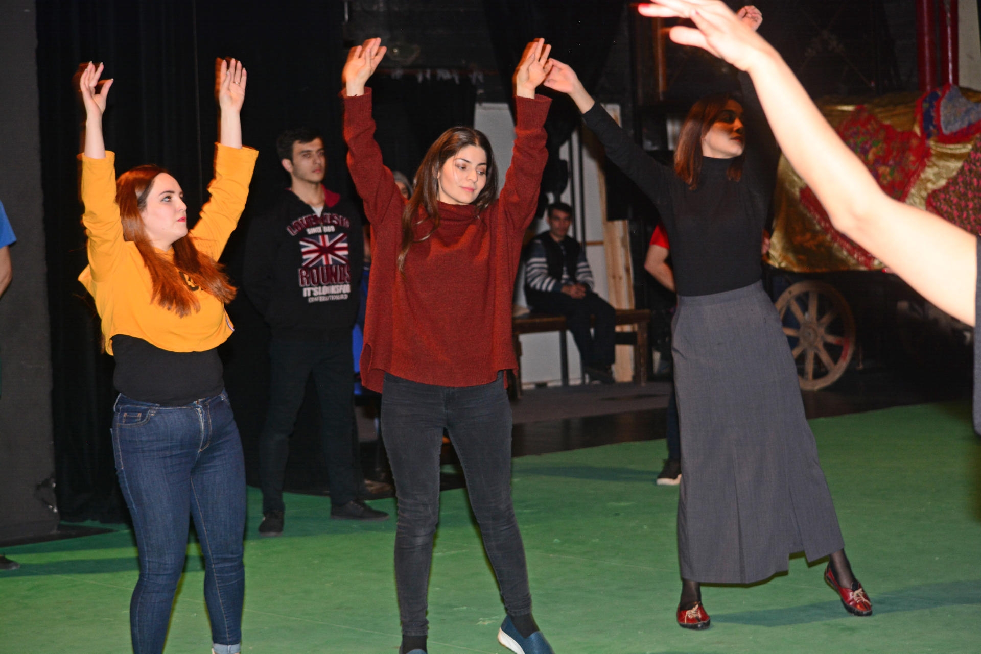 Gənc Tamaşaçılar Teatrı Əməkdar artist Almaz Mustafayevanın yubileyinə hazırlaşır (FOTO)