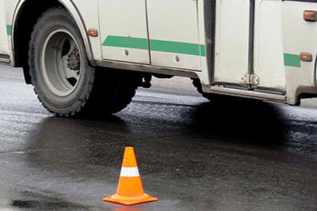 Bakıda sərnişin avtobusu körpüdən aşdı, yaralılar var (FOTO)