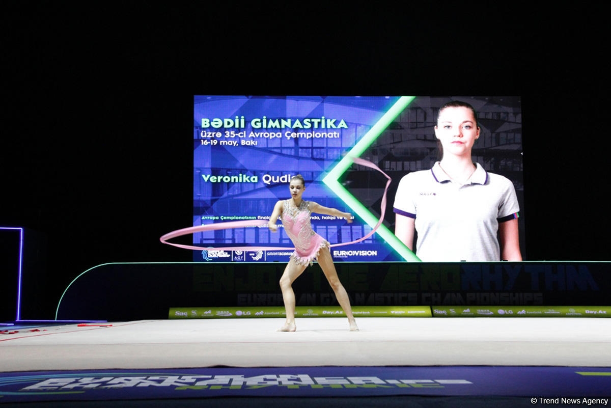 Milli Gimnastika Arenasında bədii gimnastika üzrə Avropa Çempionatının üçüncü günü çərçivəsində yarışlar davam edir (FOTO)