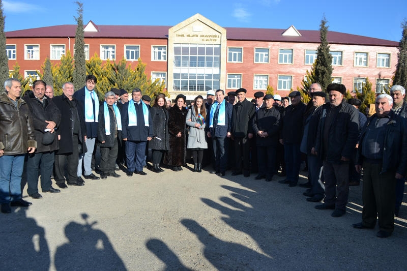 Səməd Seyidov seçicilərlə görüş keçirib (FOTO)