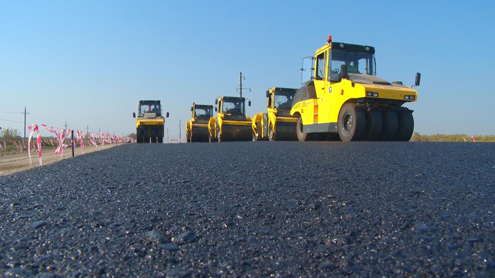 Ötən il Azərbaycanda 1300 km-dən artıq yol çəkilib (FOTO)