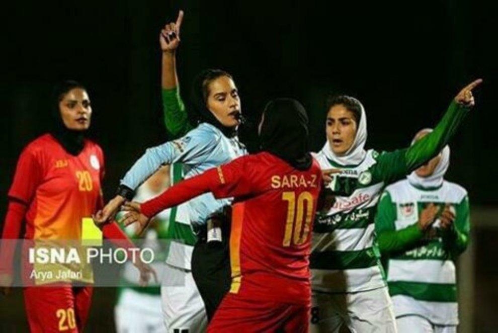 İranda futbol oyununda qadınlar arasında dava düşüb (FOTO/VİDEO)