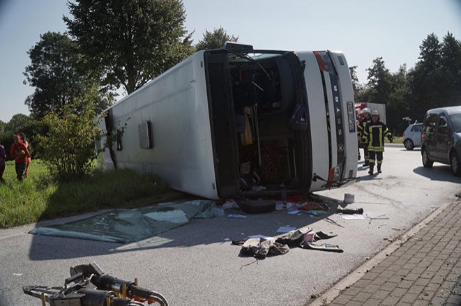 Almaniyada avtobus aşıb, ölən və yaralananlar var