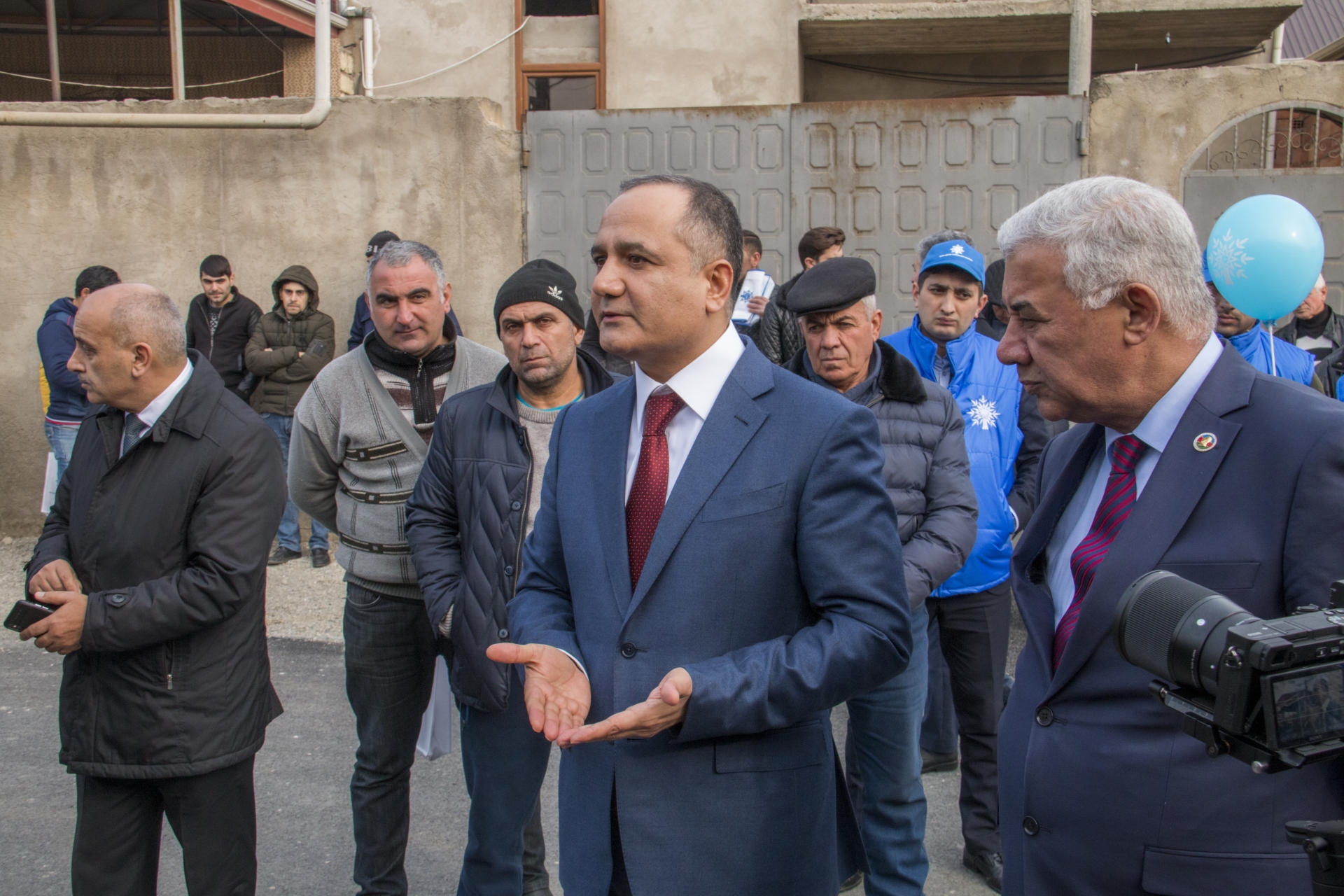 Kamaləddin Qafarov seçicilərlə görüşüb, Binəqədi gənclərini təbrik edib (FOTO)