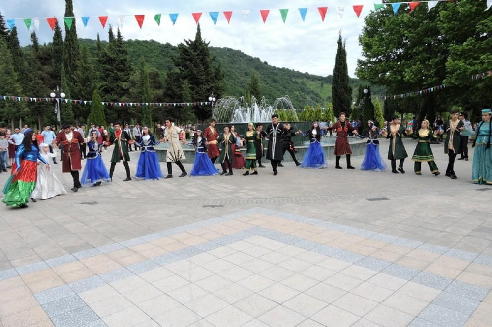 “Bölgələrdən bölgələrə” yaradıcılıq festivalının növbəti ünvanı Balakən olub (FOTO)