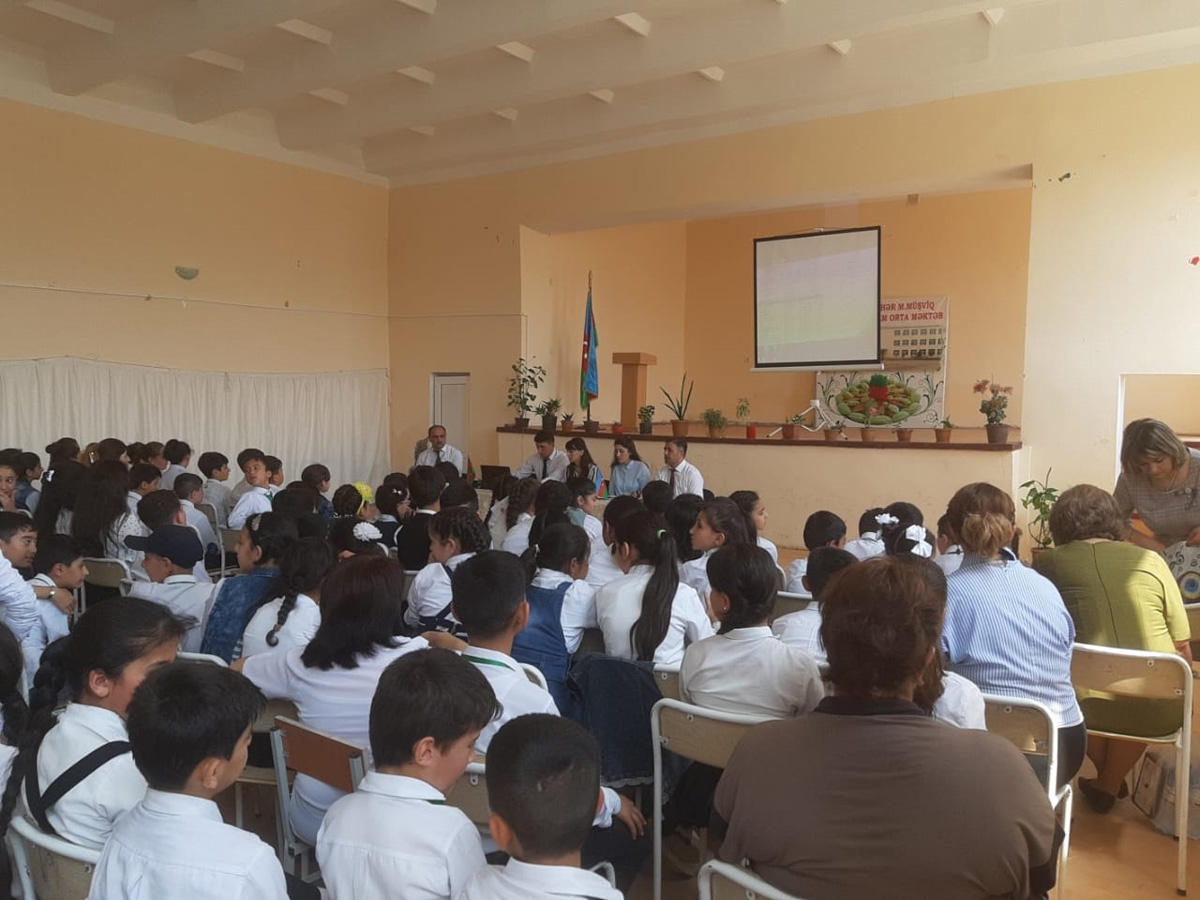 “Sağlam məktəbli” layihəsi çərçivəsində növbəti maarifləndirmə tədbirləri Bakı, Sabirabad və Saatlıda keçirilib (FOTO)