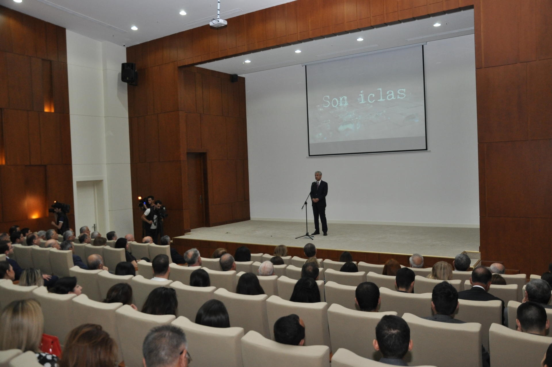 YAP-ın qərargahında Azərbaycan Xalq Cümhuriyətinə həsr olunmuş “Son iclas” filminin təqdimatı keçirilib (FOTO)