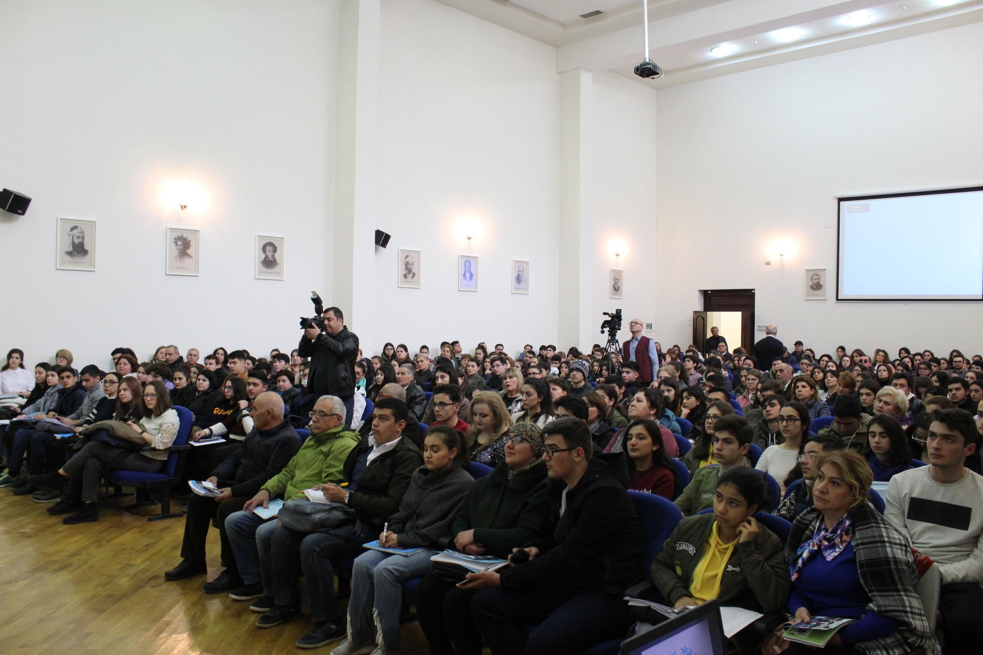 M.V.Lomonosov adına Moskva Dövlət Universitetinin Bakı filialında ənənəvi olaraq “Açıq qapı” günü keçirilib (FOTO)