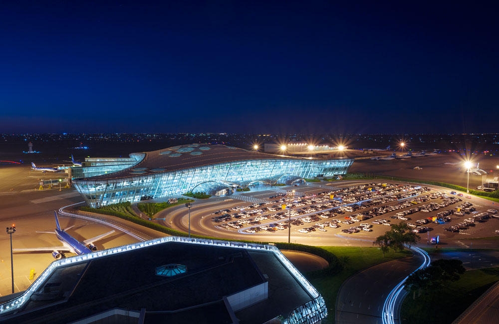 Bakı aeroportuna ən böyük sərnişin təyyarəsi enib (FOTO)