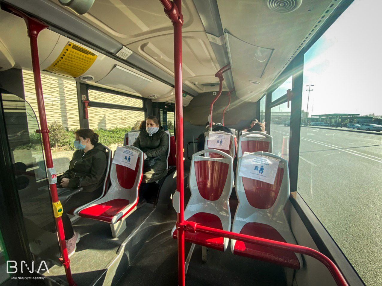 ''BakuBus''larda məsafənin gözlənilməsi qaydaları tətbiq edilib (FOTO)