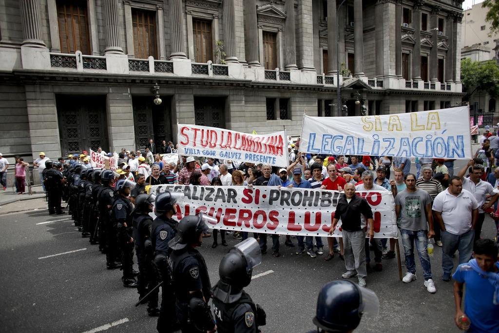 Argentinada tətil polislə toqquşmaya çevrildi