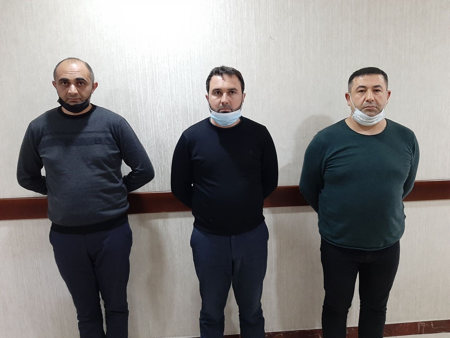 Bakıda saxta icazə arayışı satan şəxs və “müştəriləri” saxlanıldı (FOTO/VİDEO)