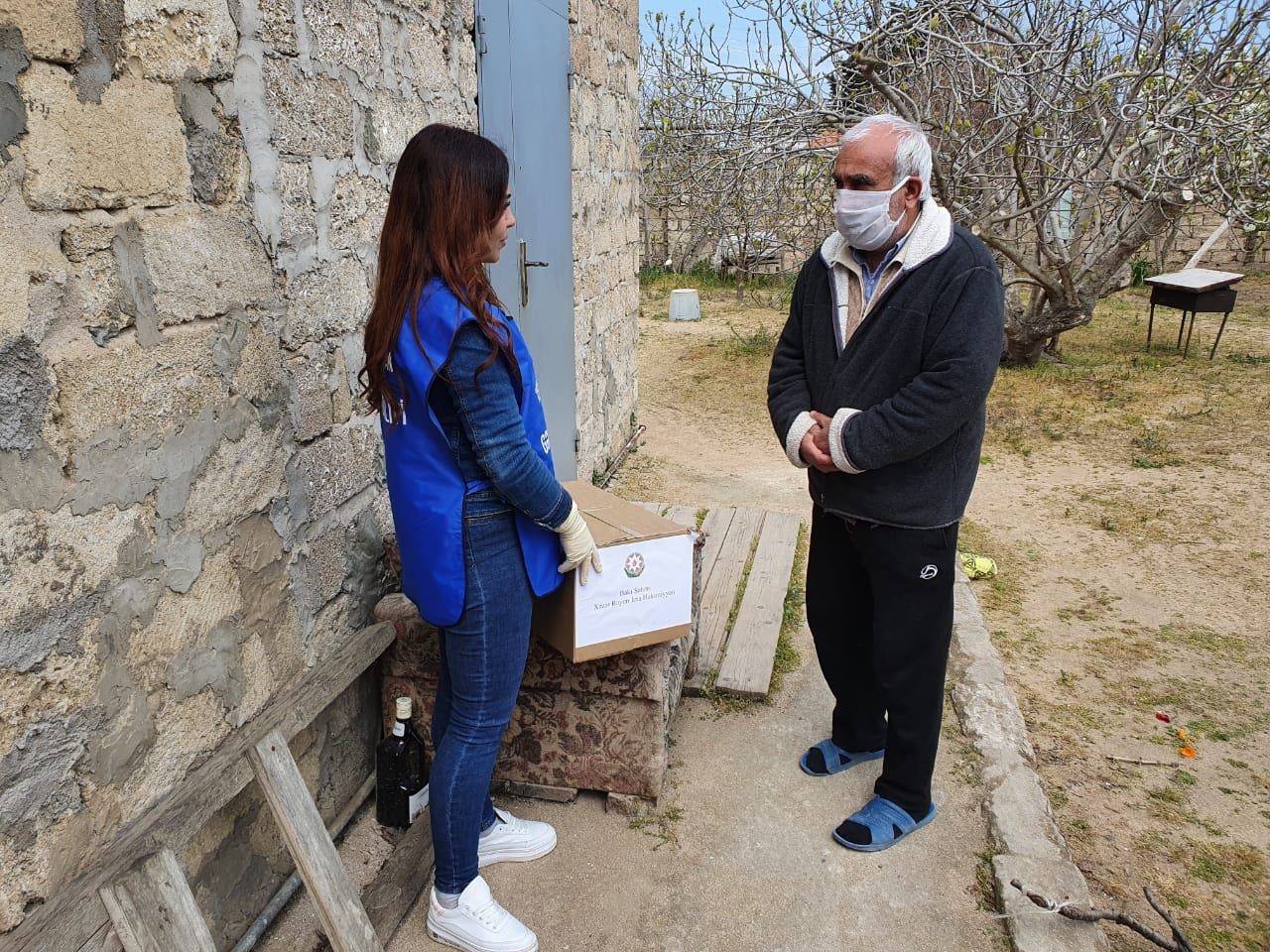 Xəzər rayonunda aztəminatlı ailələrə yardım edilib (FOTO)